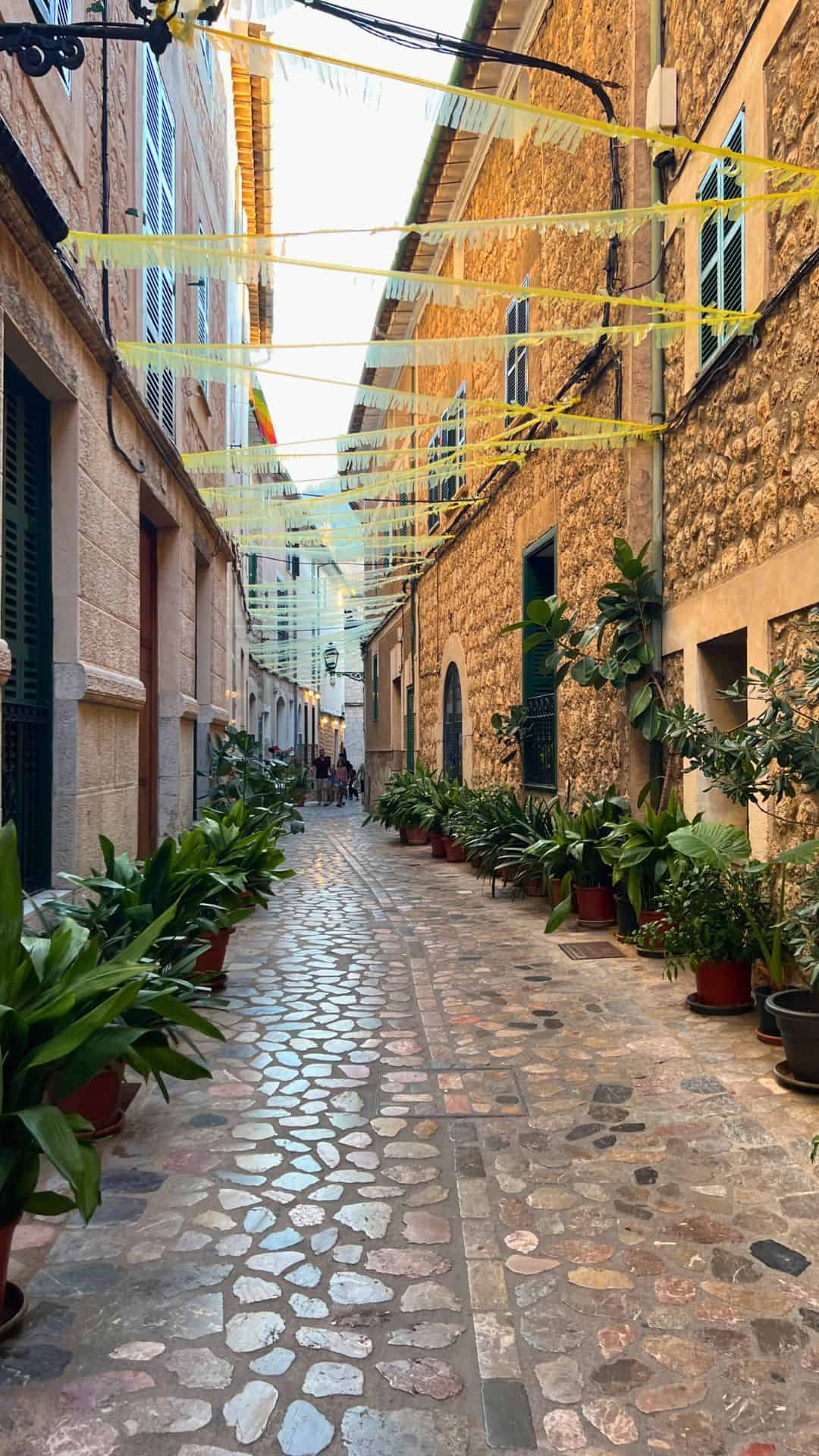 Alley in Sóller, Mallorca