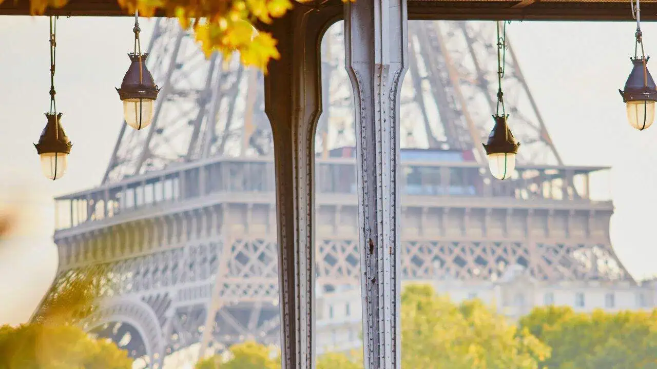 Pont de Bir-Hakeim in Paris, France