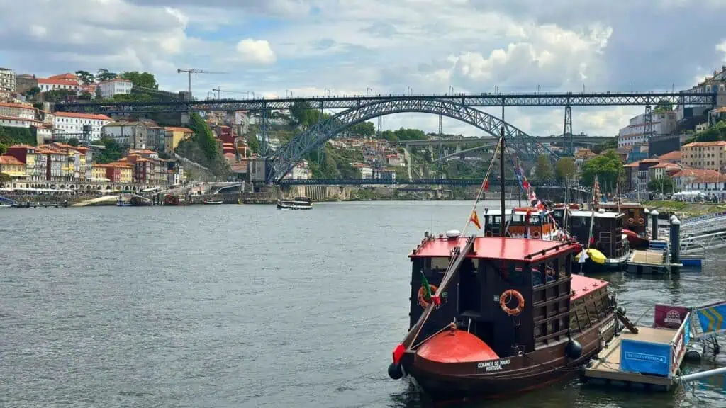 Dom Luís I Bridge connecting Porto and Vila Nova de Gaia