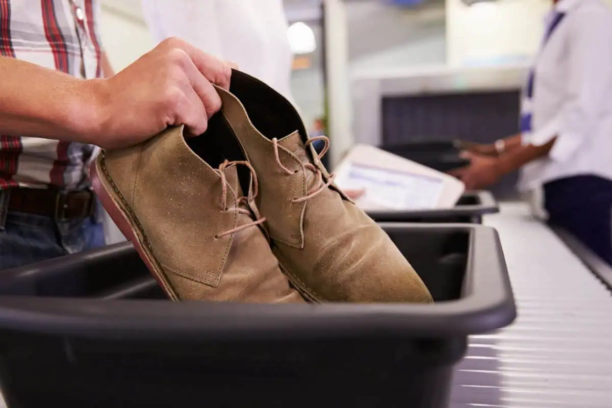 tsa shoes off
