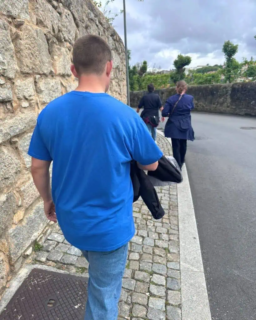 walking to the Vila Nova de Gaia riverfront