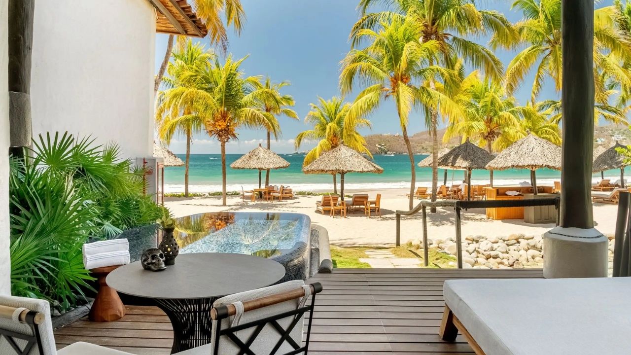 Thompson Zihuatanejo Suite Patio