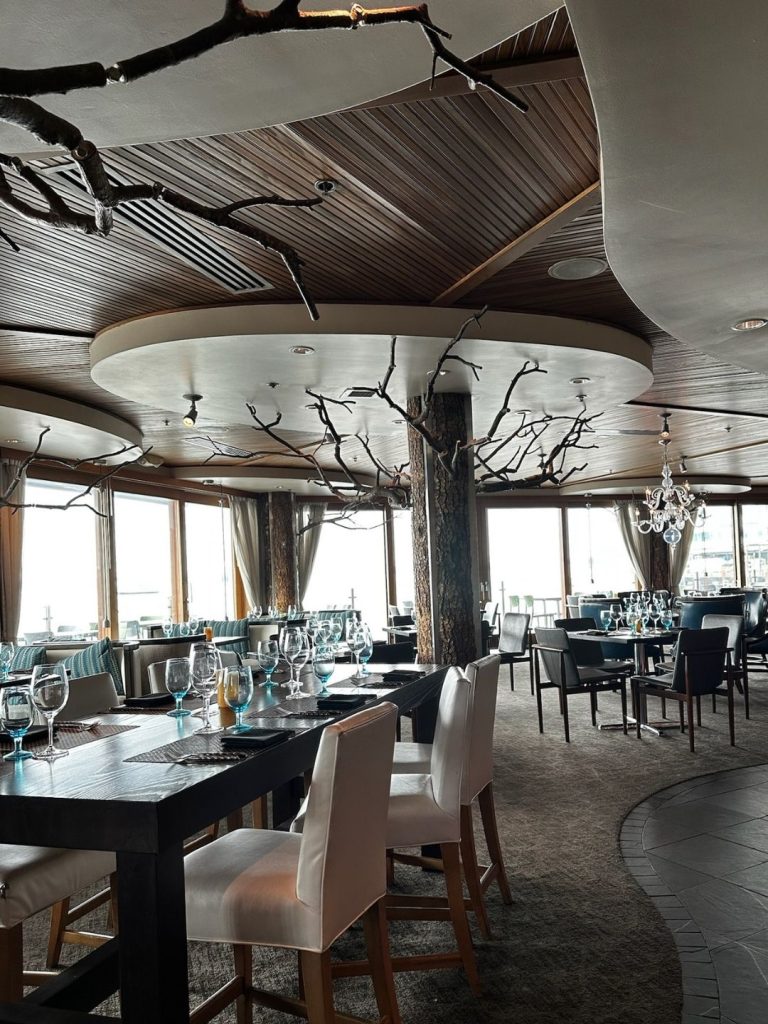 Edgewater Hotel restaurant Six Seven