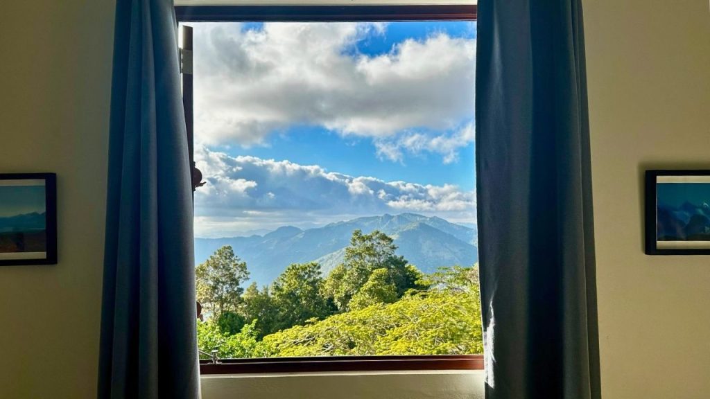 El Prextexto bedroom view